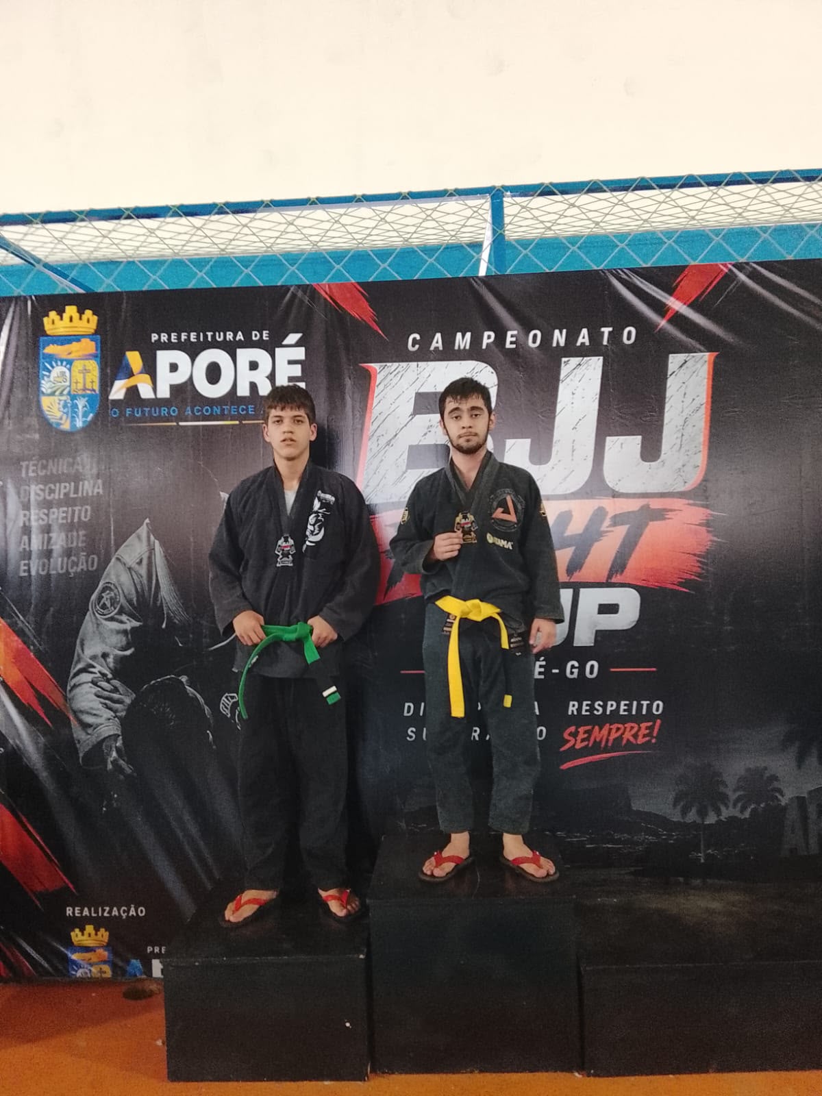 Irmãos de Costa Rica conquistam ouro e prata no Campeonato BJJ Fight Cup 2026