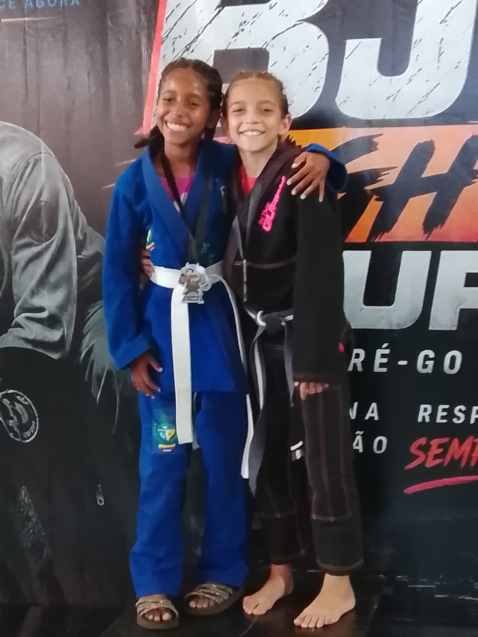 Irmãos de Costa Rica conquistam ouro e prata no Campeonato BJJ Fight Cup 2026