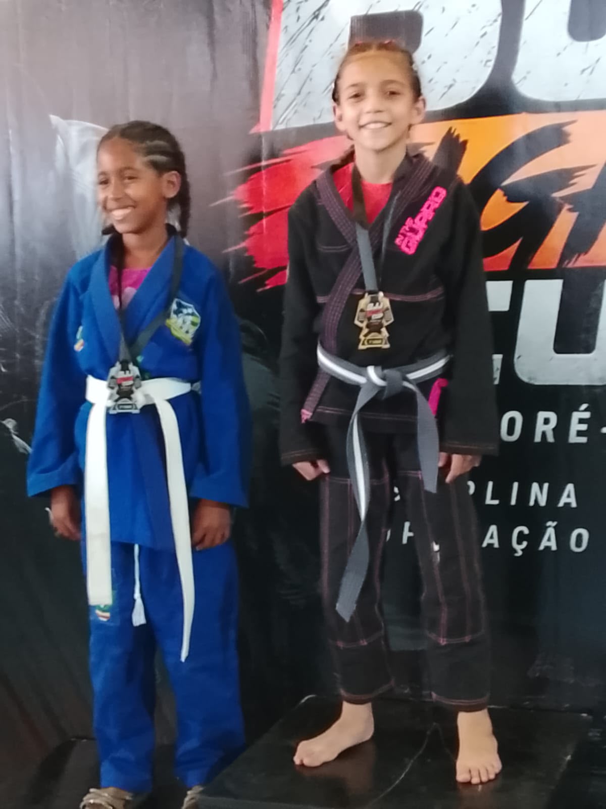 Irmãos de Costa Rica conquistam ouro e prata no Campeonato BJJ Fight Cup 2026