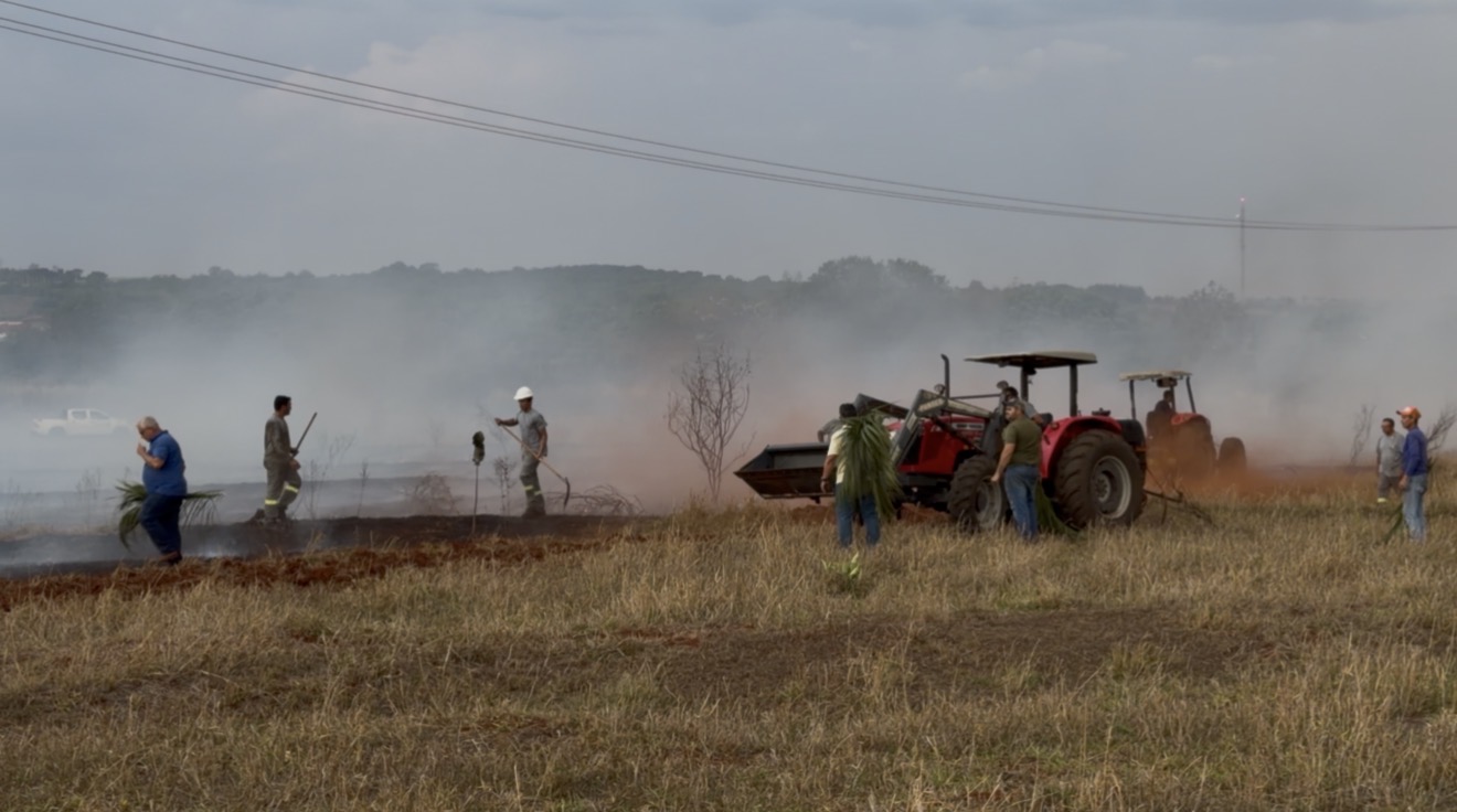 Incêndio em pasto é controlado próximo ao Cinturão Verde, em Costa Rica