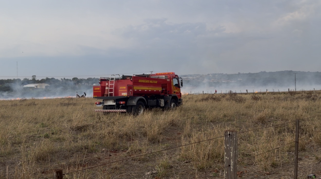 Incêndio em pasto é controlado próximo ao Cinturão Verde, em Costa Rica
