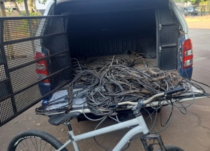 Homem “desliga” radar e acaba preso com cabos na BR-262, em Três Lagoas